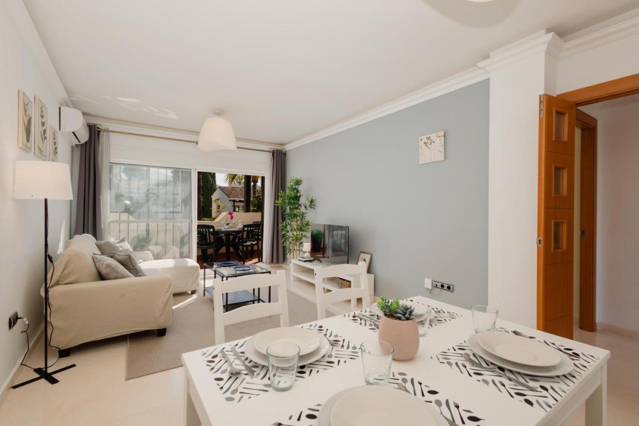 Vacation In The Location, With Terrace And Pool In Center Lägenhet *