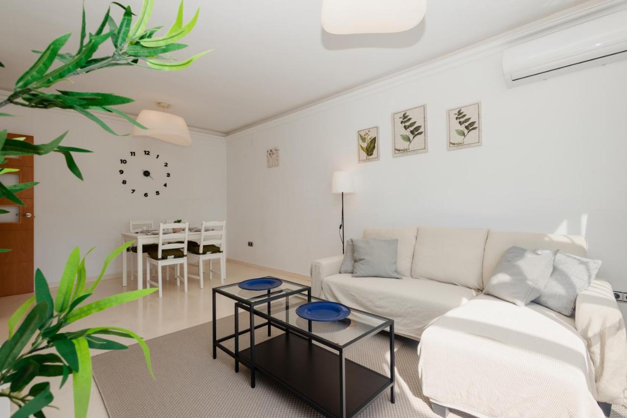 Vacation In The Location, With Terrace And Pool In Center Lägenhet *