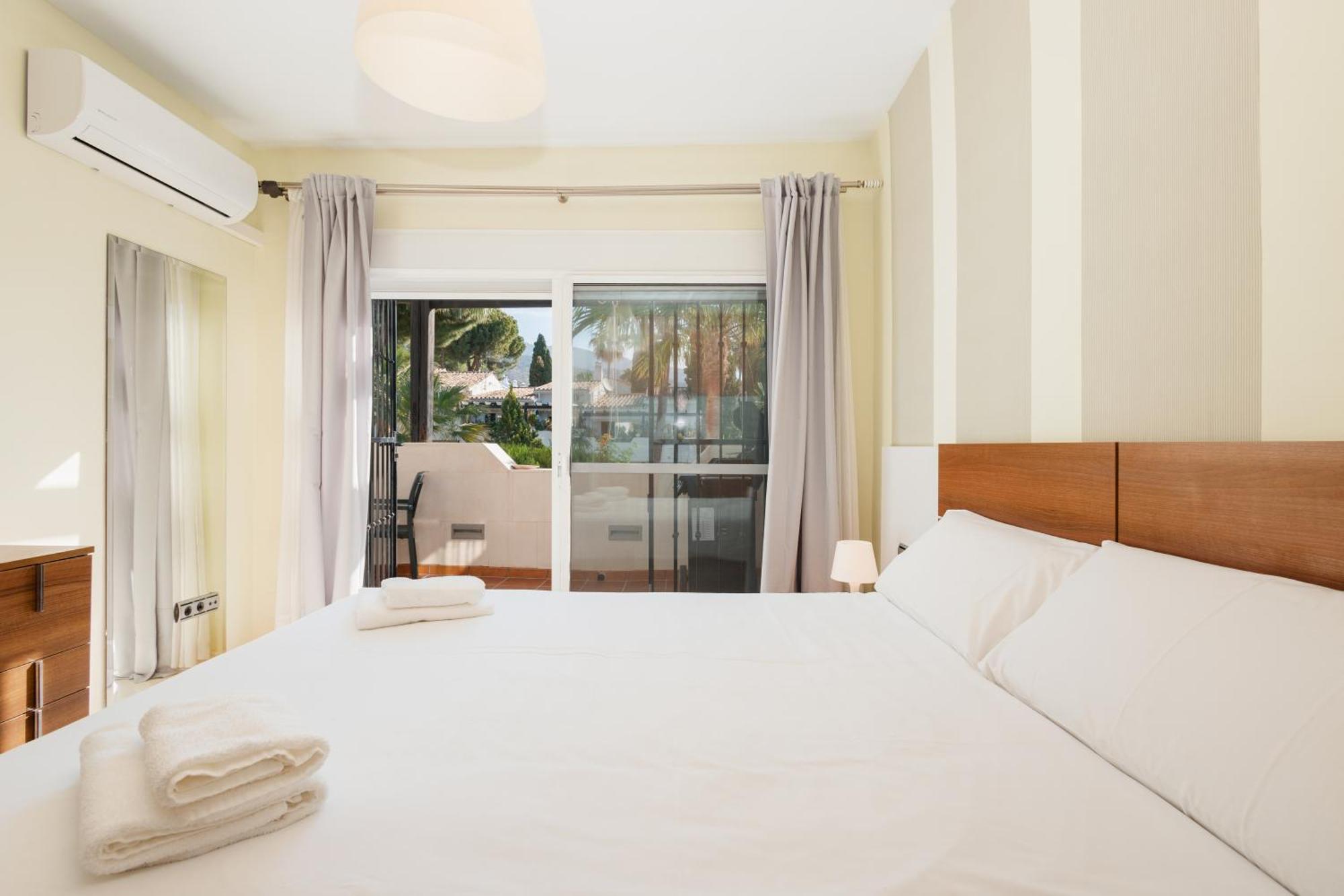 Vacation In The Location, With Terrace And Pool In Center